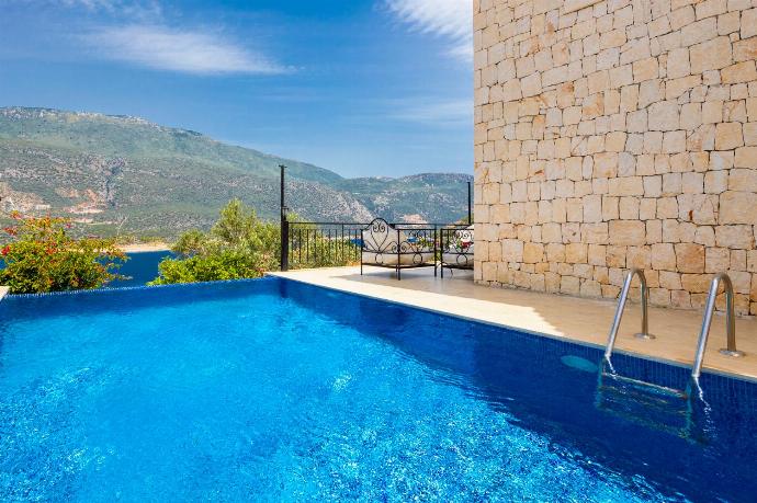 Private pool and terrace with sea views . - Villa Kastello . (Photo Gallery) }}