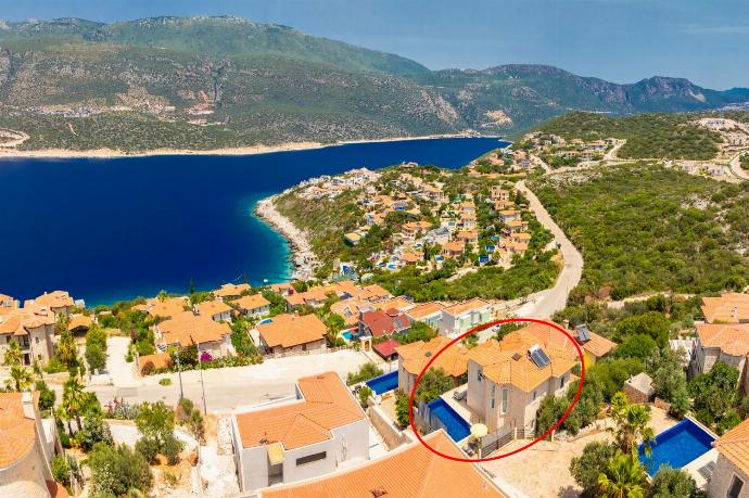 Aerial view showing location of villa . - Villa Kastello . (Photo Gallery) }}