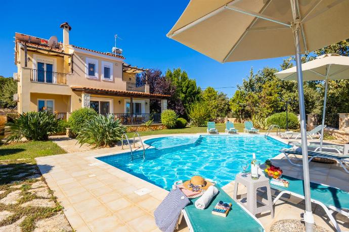 ,Beautiful villa with private pool, terrace, and garden . - Villa Daphni . (Galerie de photos) }}