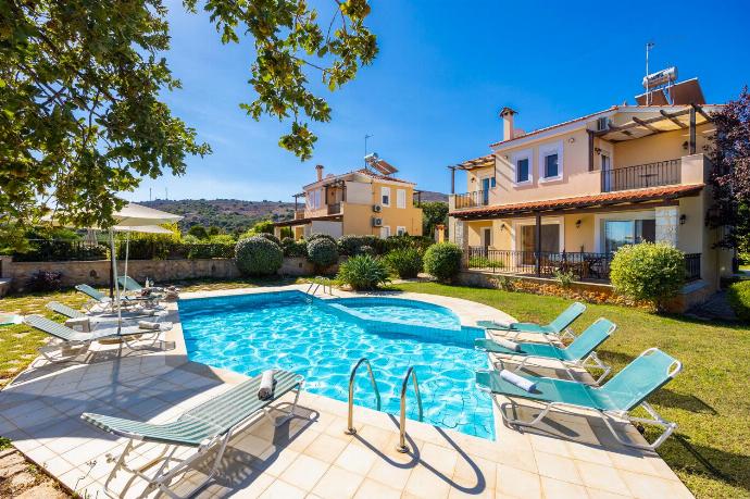 Beautiful villa with private pool, terrace, and garden . - Villa Daphni . (Galerie de photos) }}