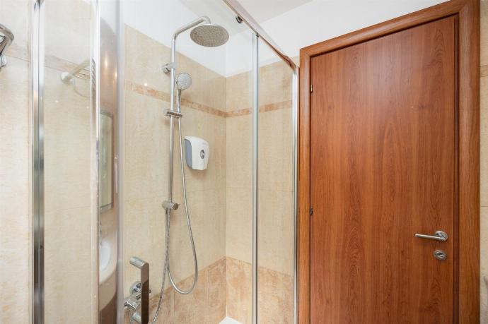 Family bathroom with shower . - Villa Nisyros . (Photo Gallery) }}