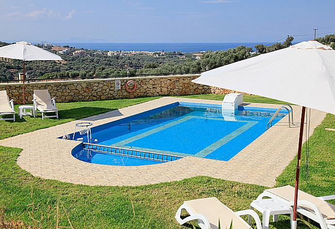 Swimming Pool . - Villa Hara Faragi . (Photo Gallery) }}