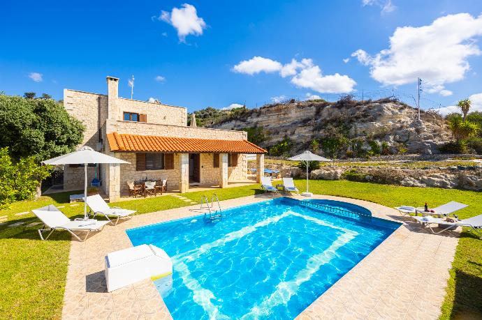 Beautiful villa with private pool and terrace with sea views . - Villa Hara Faragi . (Photo Gallery) }}