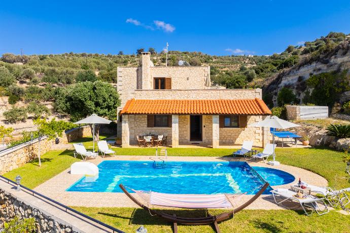 Beautiful villa with private pool and terrace with sea views . - Villa Hara Faragi . (Photo Gallery) }}