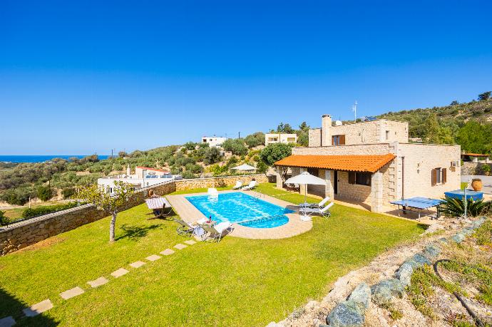 Beautiful villa with private pool and terrace with sea views . - Villa Hara Faragi . (Photo Gallery) }}