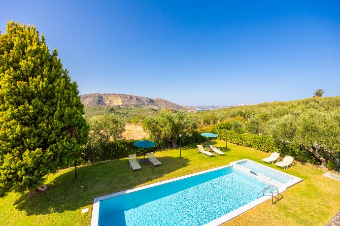 Private pool, terraces, and garden . - Villa Dimitris . (Галерея фотографий) }}