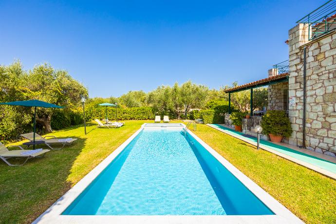 Private pool, terraces, and garden . - Villa Dimitris . (Галерея фотографий) }}