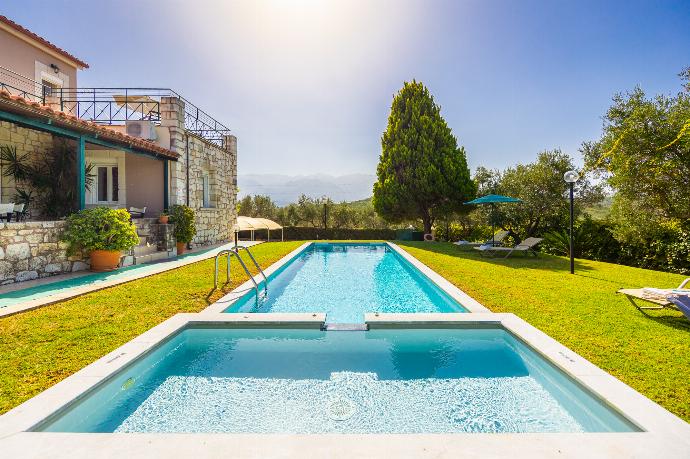 Private pool, terraces, and garden . - Villa Dimitris . (Галерея фотографий) }}