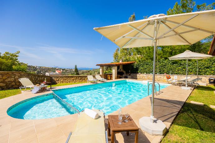 Private pool and terrace with sea views . - Villa Katia Faragi . (Photo Gallery) }}