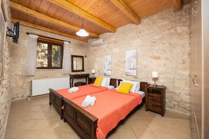 Twin bedroom with A/C . - Villa Katia Faragi . (Photo Gallery) }}