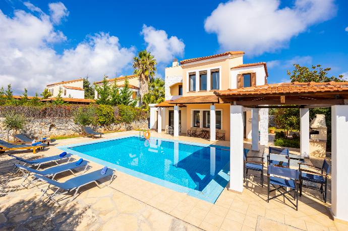 Beautiful villa with private pool and terrace . - Ekklisies Tria . (Galerie de photos) }}