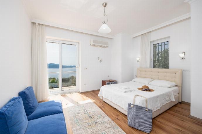 Double bedroom with A/C and sea views . - Villa Erdem . (Photo Gallery) }}