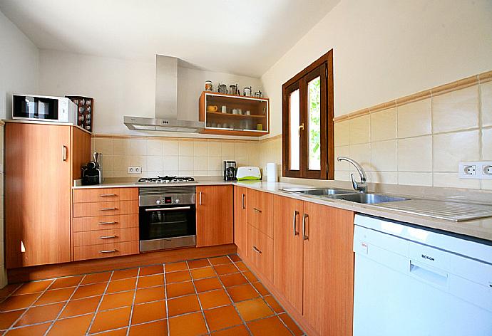 Equipped kitchen . - Villa Isa . (Photo Gallery) }}