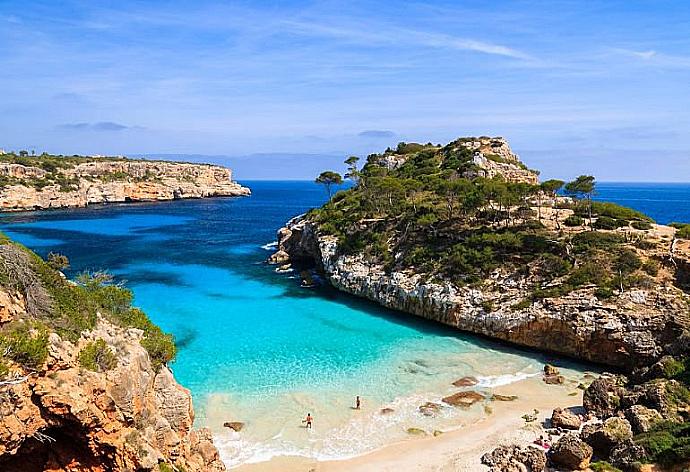 Calo des Moro . - Villa Isa . (Photo Gallery) }}