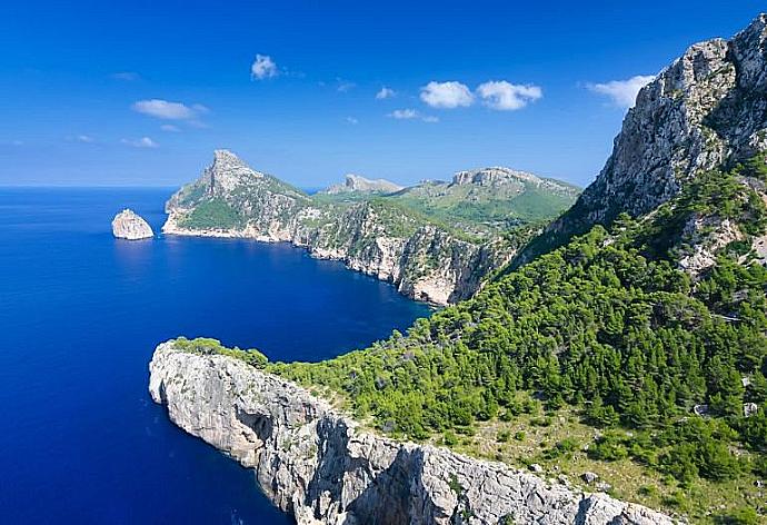 Mallorca coastline . - Villa Isa . (Photo Gallery) }}