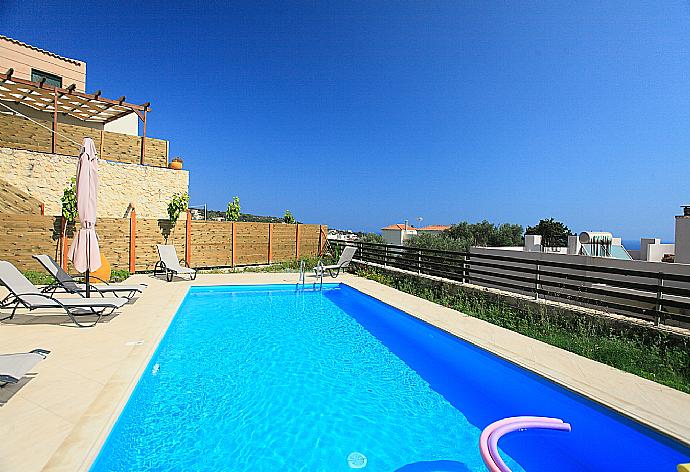 Private pool with terrace and garden area . - Villa Gerani Panorama . (Photo Gallery) }}