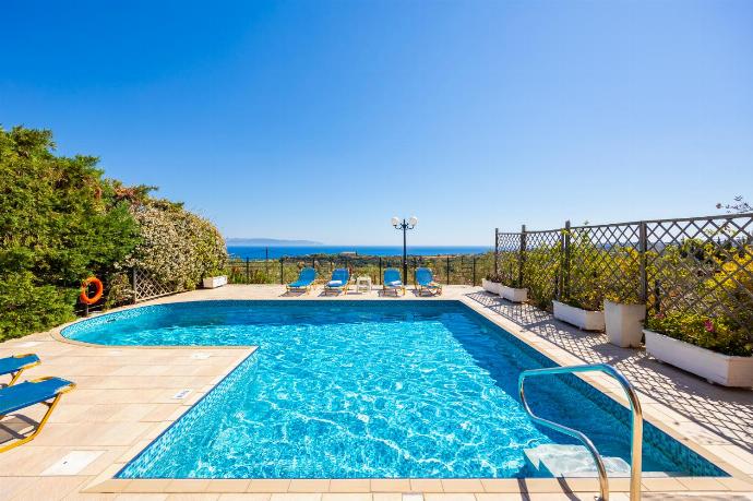 Private pool and terrace with sea views . - Villa Thalia Katerina . (Photo Gallery) }}