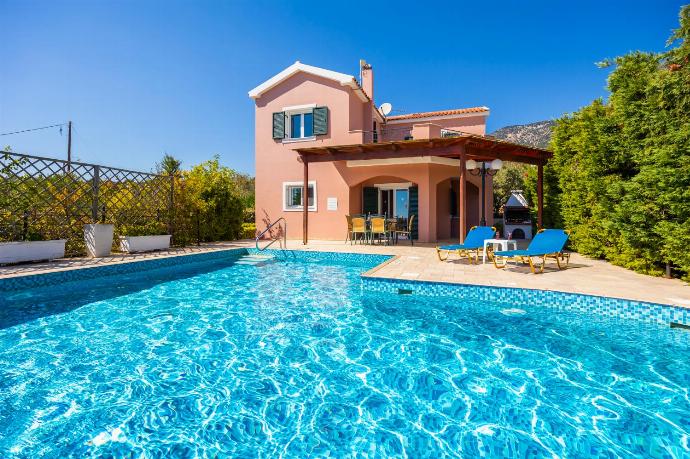 Beautiful villa with private pool and terrace with sea views . - Villa Thalia Katerina . (Photo Gallery) }}