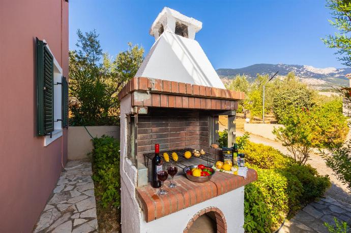 BBQ area . - Villa Thalia Katerina . (Photo Gallery) }}