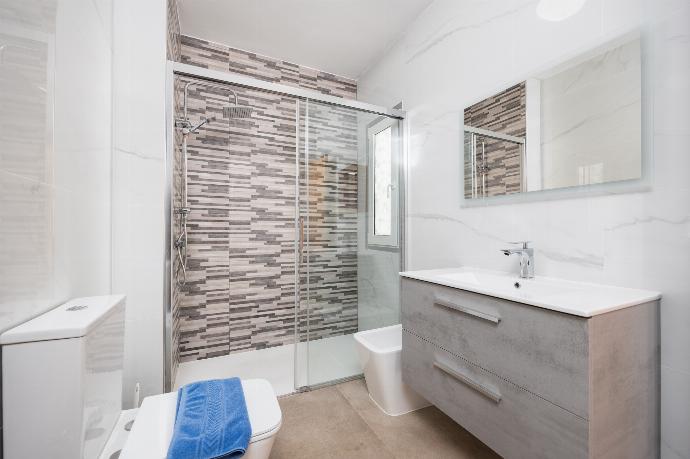 Family bathroom with shower . - Villa Reyes . (Photo Gallery) }}