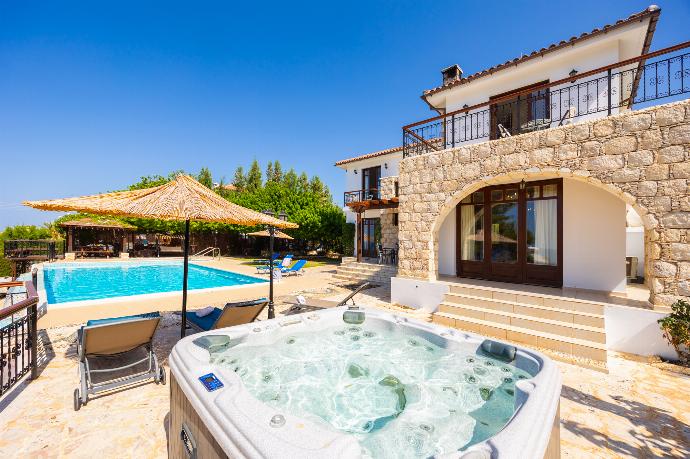 Jacuzzi . - Villa Ariadne . (Galerie de photos) }}