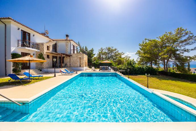 Beautiful villa with private pool, terrace, and garden with sea views . - Villa Ariadne . (Galerie de photos) }}