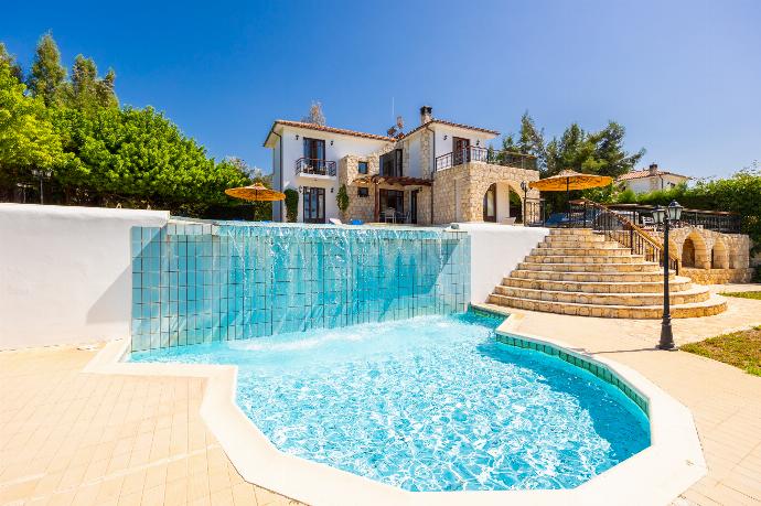 Beautiful villa with private pool, terrace, and garden with sea views . - Villa Ariadne . (Galerie de photos) }}