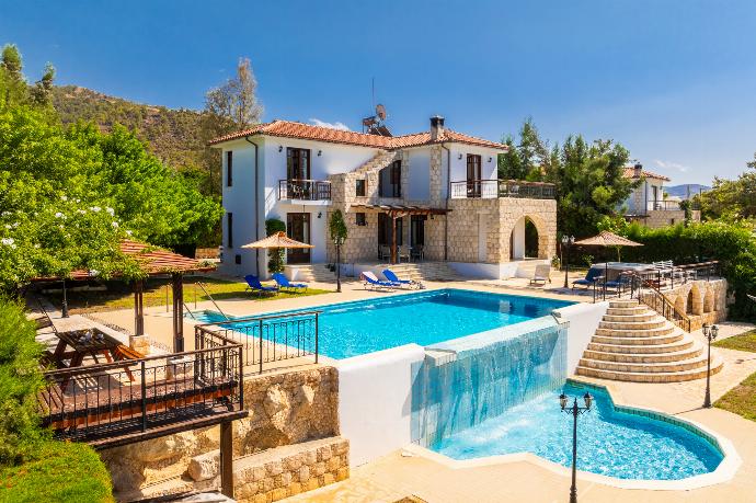 Beautiful villa with private pool, terrace, and garden with sea views . - Villa Ariadne . (Galerie de photos) }}