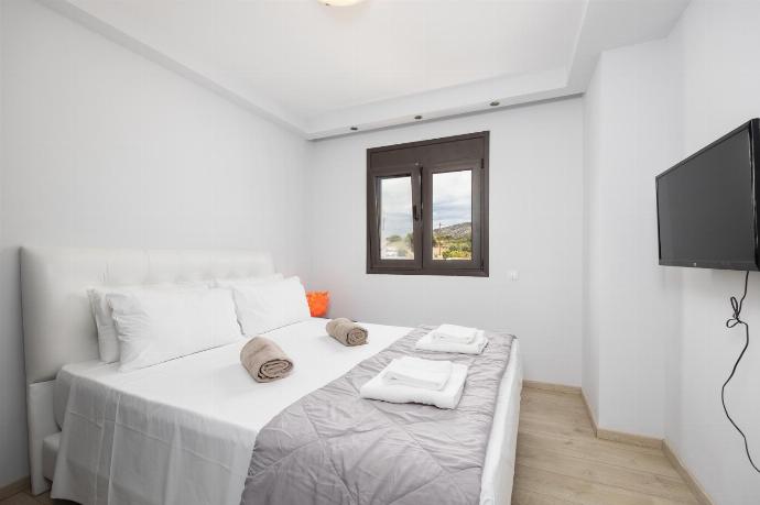Double bedroom with A/C and TV . - Villa Tsampikos . (Photo Gallery) }}
