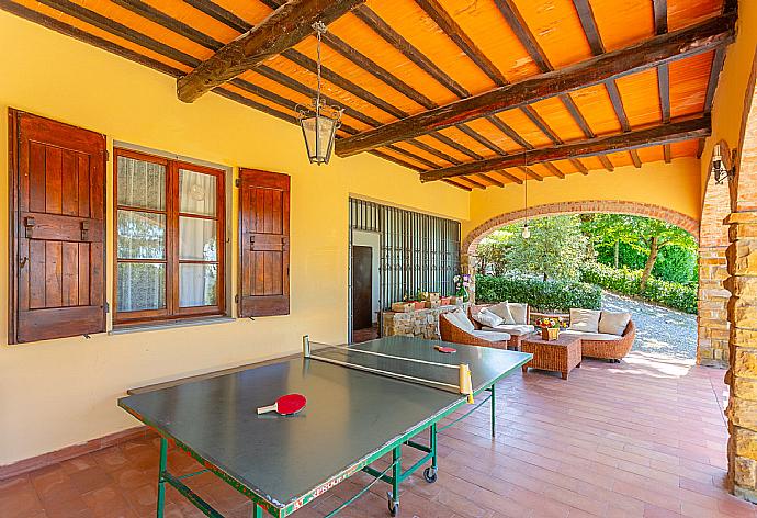 Sheltered terrace area with table tennis . - Villa Casa al Sole . (Photo Gallery) }}