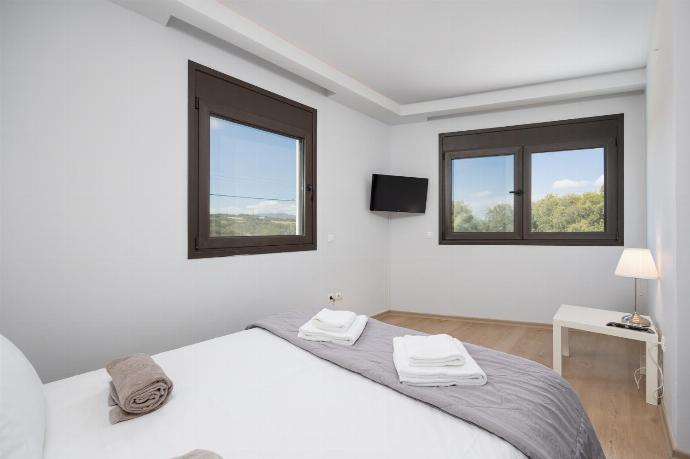 Double bedroom with A/C . - Villa Dias . (Photo Gallery) }}