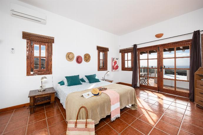 Double bedroom with en suite bathroom, A/C, and sea views . - Villa Vista Mar . (Photo Gallery) }}