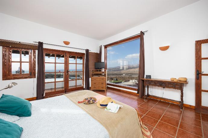 Double bedroom with en suite bathroom, A/C, and sea views . - Villa Vista Mar . (Photo Gallery) }}