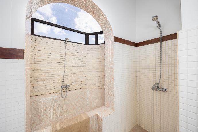 En suite bathroom with bath and shower . - Villa Vista Mar . (Photo Gallery) }}