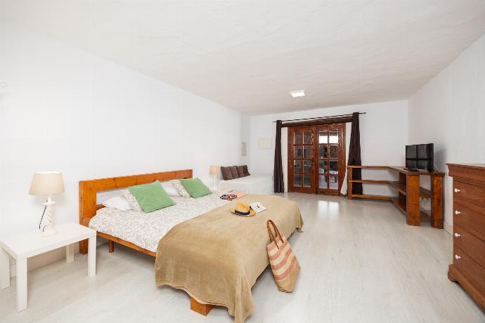 Double bedroom with en suite bathroom . - Villa Vista Mar . (Photo Gallery) }}