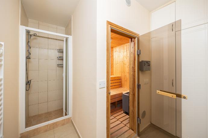 En suite bathroom with shower and sauna . - Villa Komissa . (Photo Gallery) }}