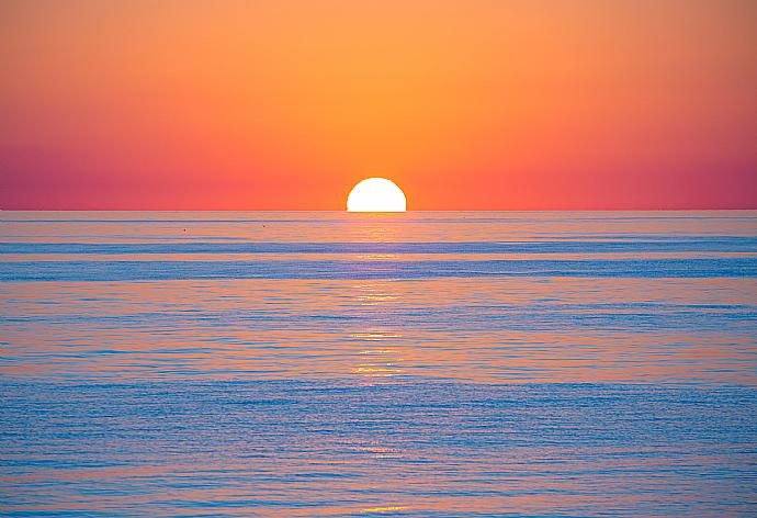 Costa del Sol sunset . - Villa Benizan . (Photo Gallery) }}