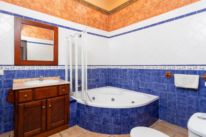 Family bathroom with jacuzzi and shower . - Villa Benizan . (Photo Gallery) }}