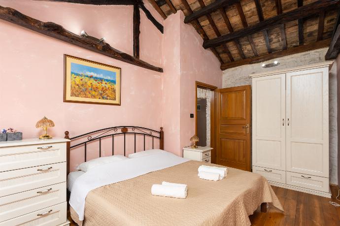 Double bedroom  . - Villa Damiana . (Photo Gallery) }}