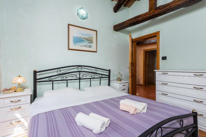 Double bedroom . - Villa Damiana . (Photo Gallery) }}