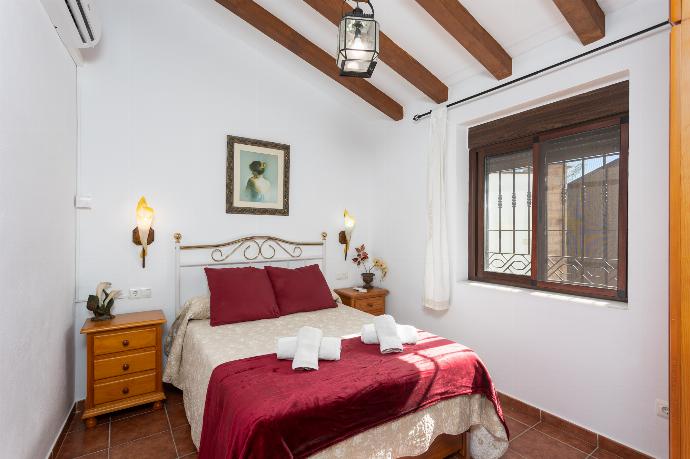 Double bedroom with A/C . - Villa Loli Imaroga One . (Photo Gallery) }}