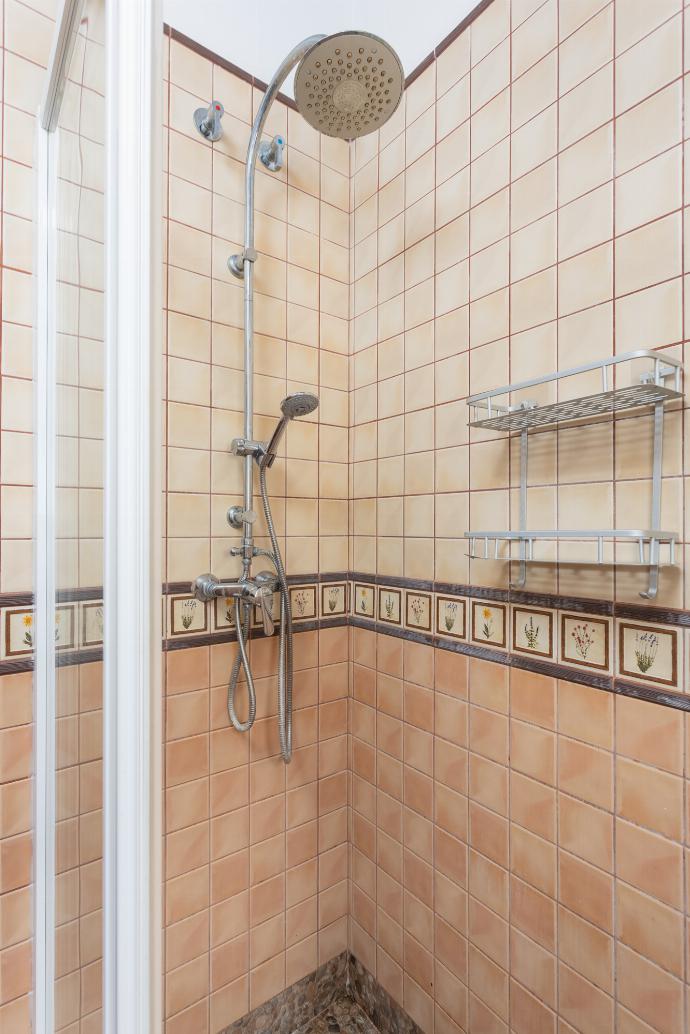 Family bathroom with shower . - Villa Loli Imaroga One . (Photo Gallery) }}