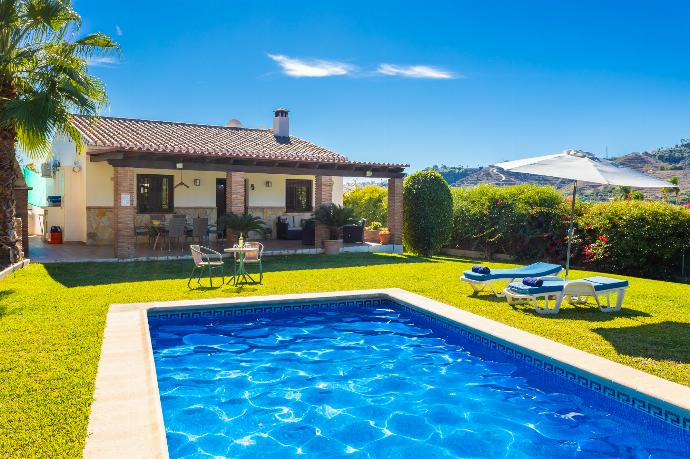 Beautiful villa with private pool, terrace, and garden . - Villa Loli Imaroga One . (Photo Gallery) }}