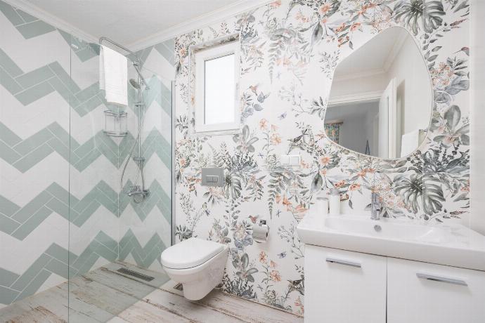 En suite bathroom with shower . - Villa Blue Island . (Photo Gallery) }}