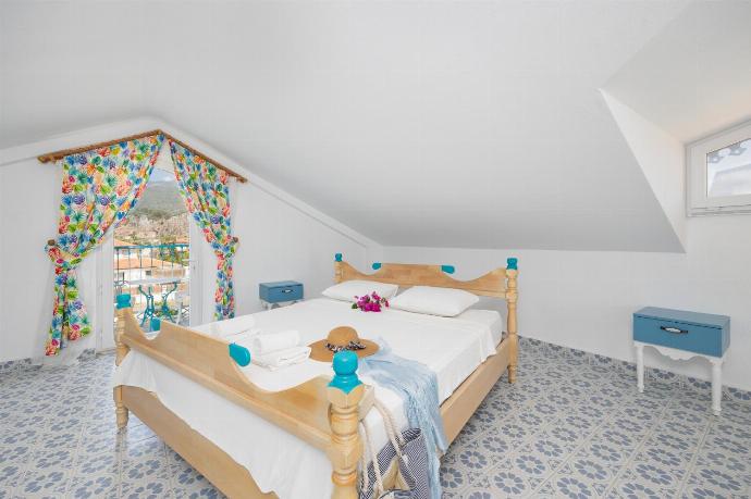 Double bedroom with en suite bathroom, seating, TV, and A/C . - Villa Blue Island . (Photo Gallery) }}