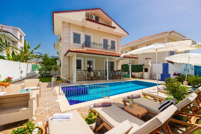 Beautiful villa with private pool and terrace . - Villa Heyday . (Галерея фотографий) }}