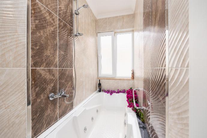 En suite bathroom with bath and shower . - Villa Heyday . (Photo Gallery) }}