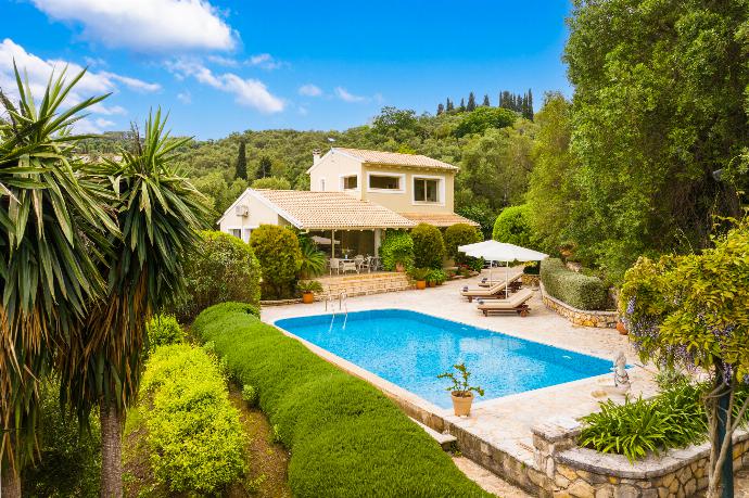 Beautiful villa with private pool, terrace, and garden with sea views . - Villa Levanda . (Photo Gallery) }}