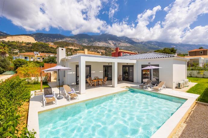 Beautiful villa with private pool and terrace . - Villa Petra . (Galerie de photos) }}