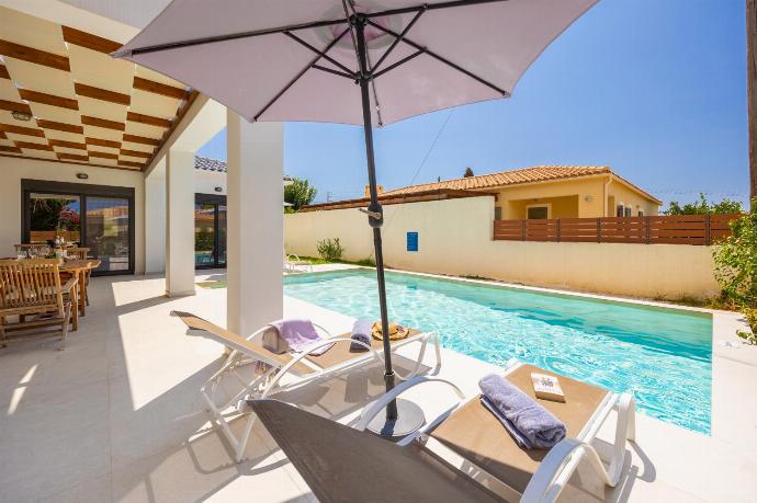 Beautiful villa with private pool and terrace . - Villa Petra . (Galerie de photos) }}